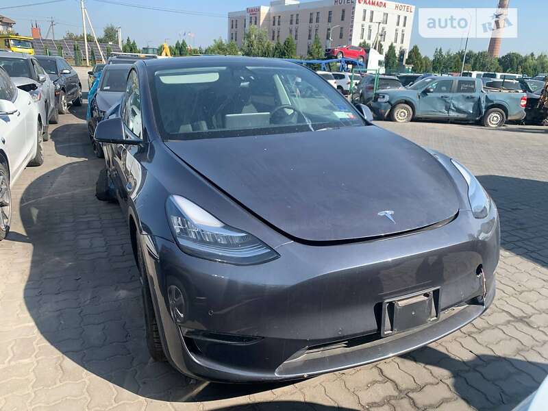 Tesla Model Y 