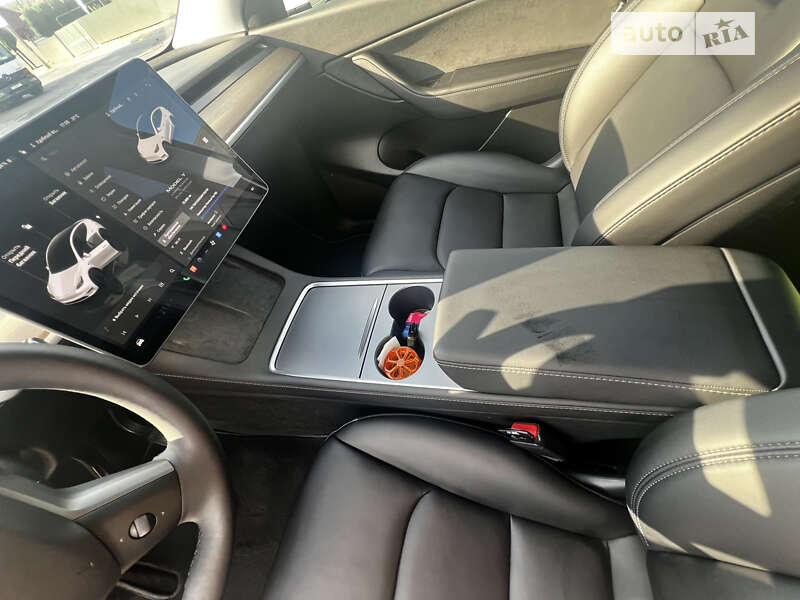 Позашляховик / Кросовер Tesla Model Y 2022 в Чернівцях фото 37 Позашляховик / Кросовер Tesla Model Y 2022 в Чернівцях