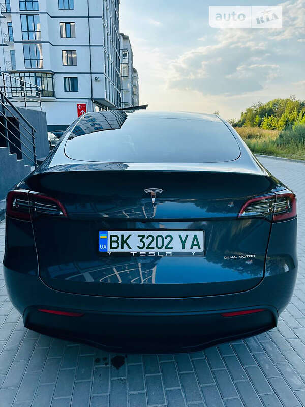 Внедорожник / Кроссовер Tesla Model Y 2022 в Ровно