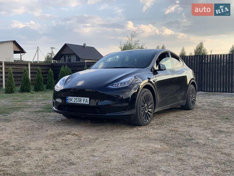 Позашляховик / Кросовер Tesla Model Y 2021 в Рівному