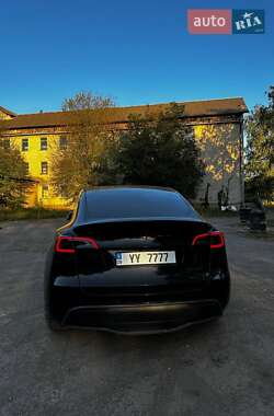 Внедорожник / Кроссовер Tesla Model Y 2021 в 