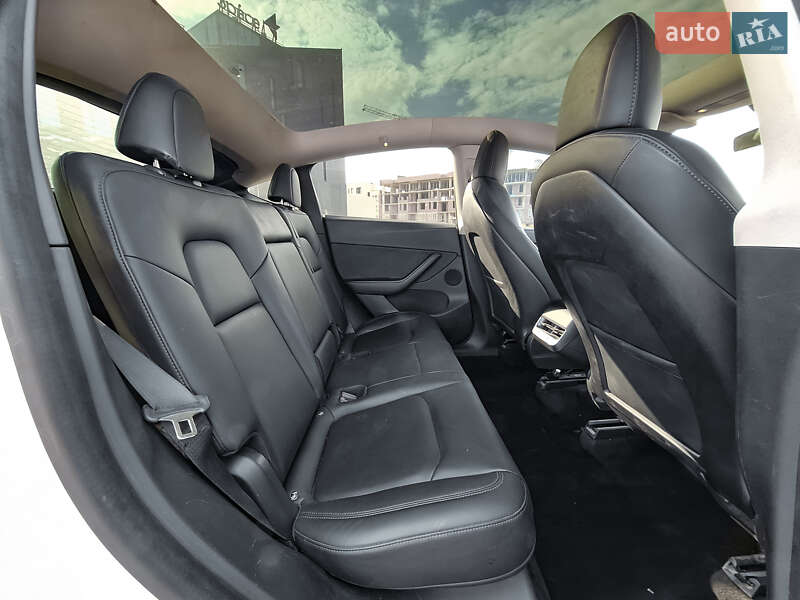 Внедорожник / Кроссовер Tesla Model Y 2020 в Ровно