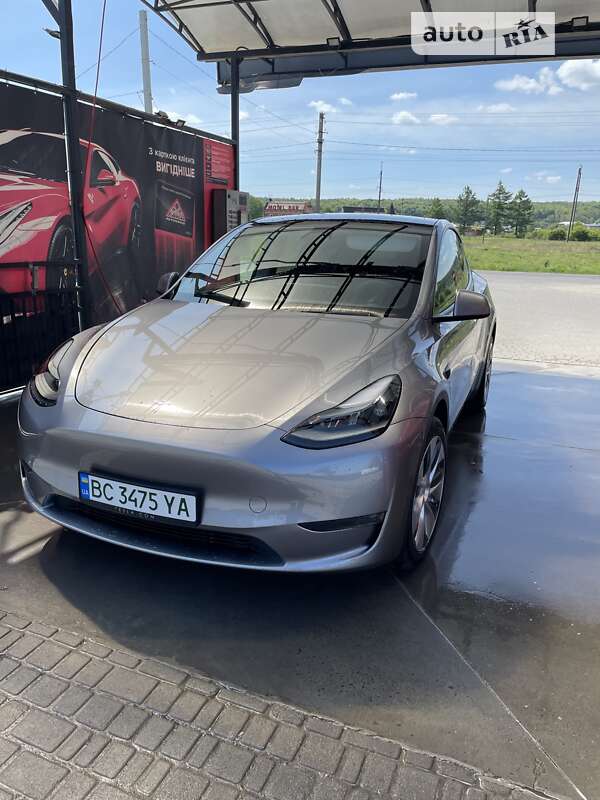 Tesla Model Y 2023
