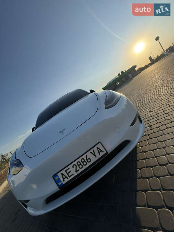 Позашляховик / Кросовер Tesla Model Y 2023 в Дніпрі
