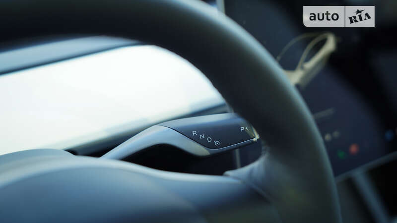 Позашляховик / Кросовер Tesla Model Y 2021 в Чернівцях