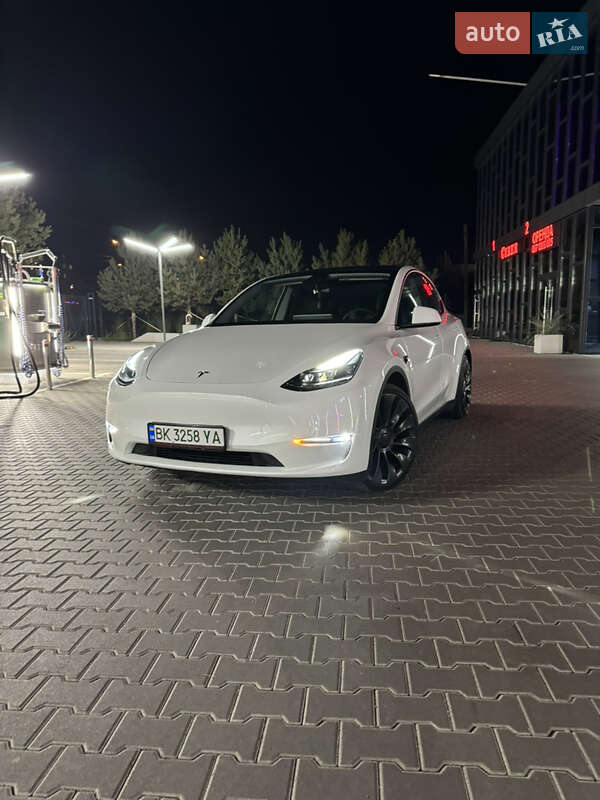 Tesla Model Y 2023