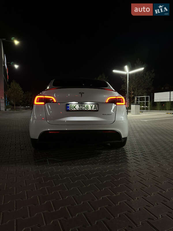 Внедорожник / Кроссовер Tesla Model Y 2023 в Ровно