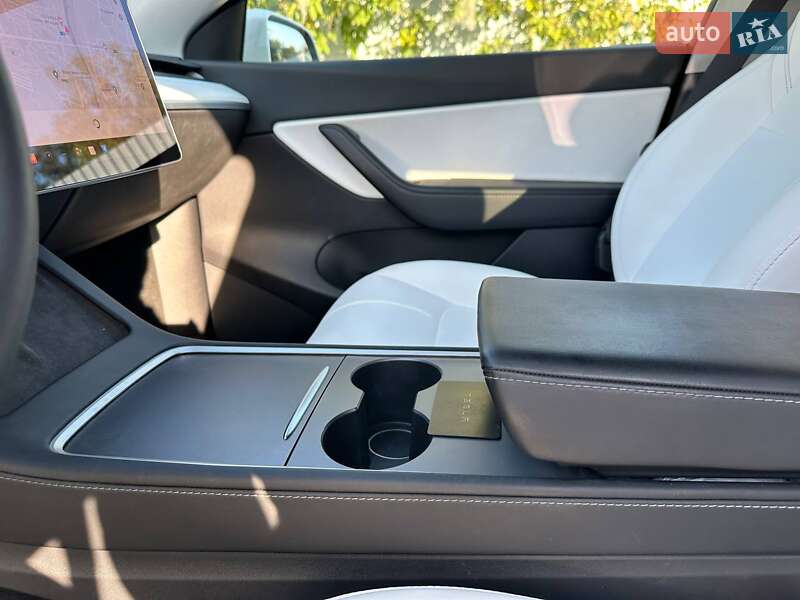 Внедорожник / Кроссовер Tesla Model Y 2021 в Ивано-Франковске