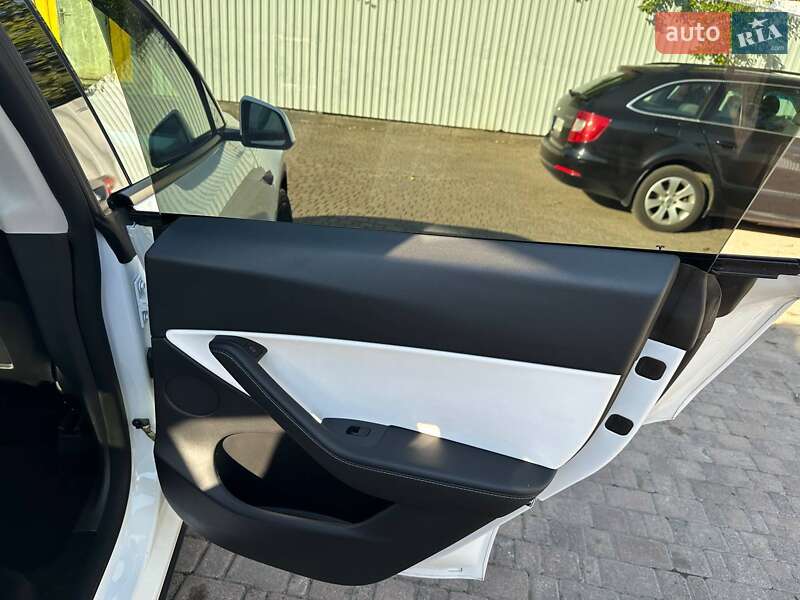 Внедорожник / Кроссовер Tesla Model Y 2021 в Ивано-Франковске