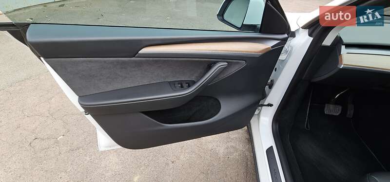 Позашляховик / Кросовер Tesla Model Y 2023 в Києві