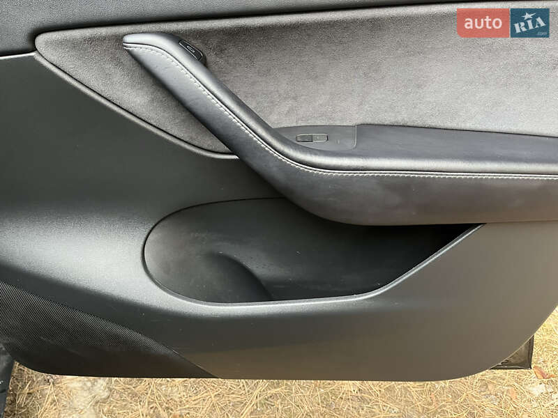 Внедорожник / Кроссовер Tesla Model Y 2021 в Полтаве