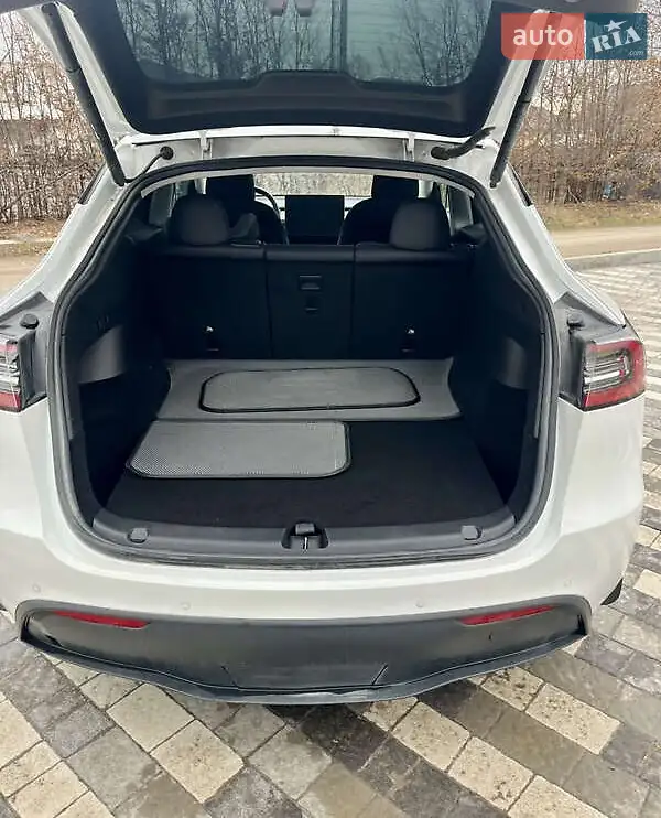 Внедорожник / Кроссовер Tesla Model Y 2021 в 
