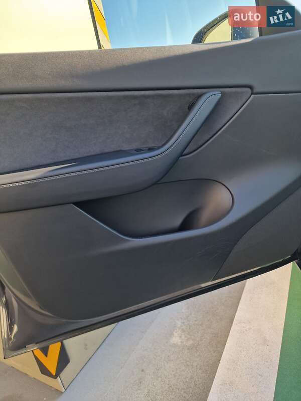 Внедорожник / Кроссовер Tesla Model Y 2021 в Киеве