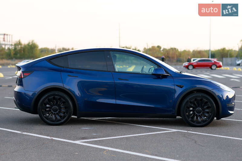 Внедорожник / Кроссовер Tesla Model Y 2023 в Киеве
