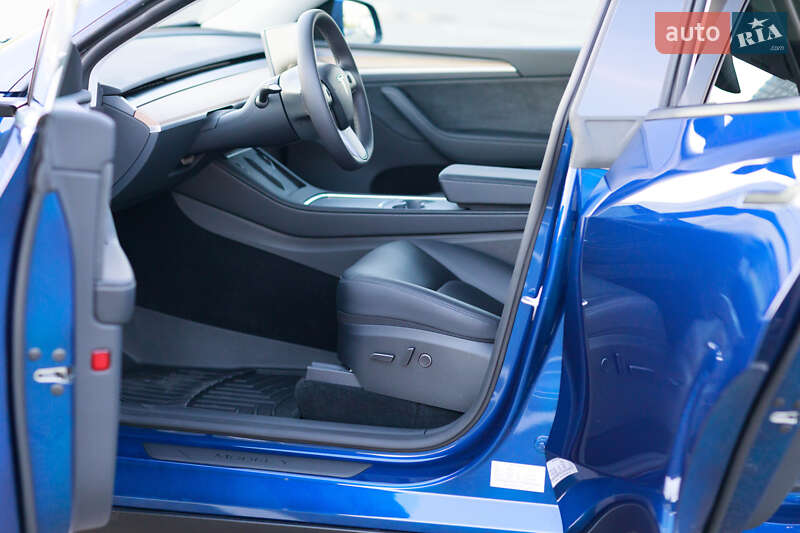 Внедорожник / Кроссовер Tesla Model Y 2023 в Киеве