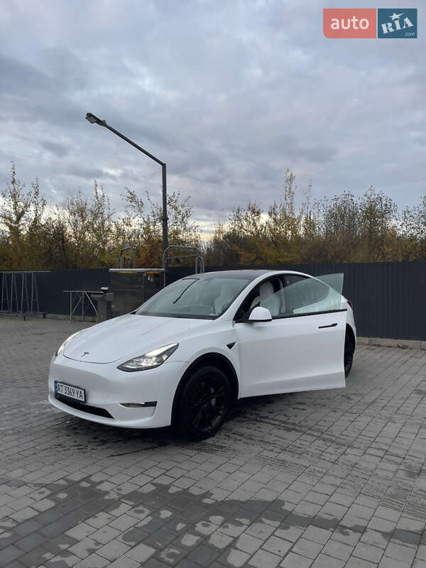 Позашляховик / Кросовер Tesla Model Y 2021 в Івано-Франківську