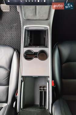 Внедорожник / Кроссовер Tesla Model Y 2021 в 