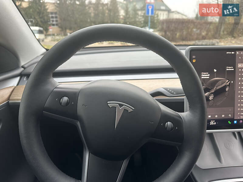 Внедорожник / Кроссовер Tesla Model Y 2023 в Львове