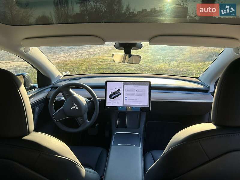 Внедорожник / Кроссовер Tesla Model Y 2024 в Киеве