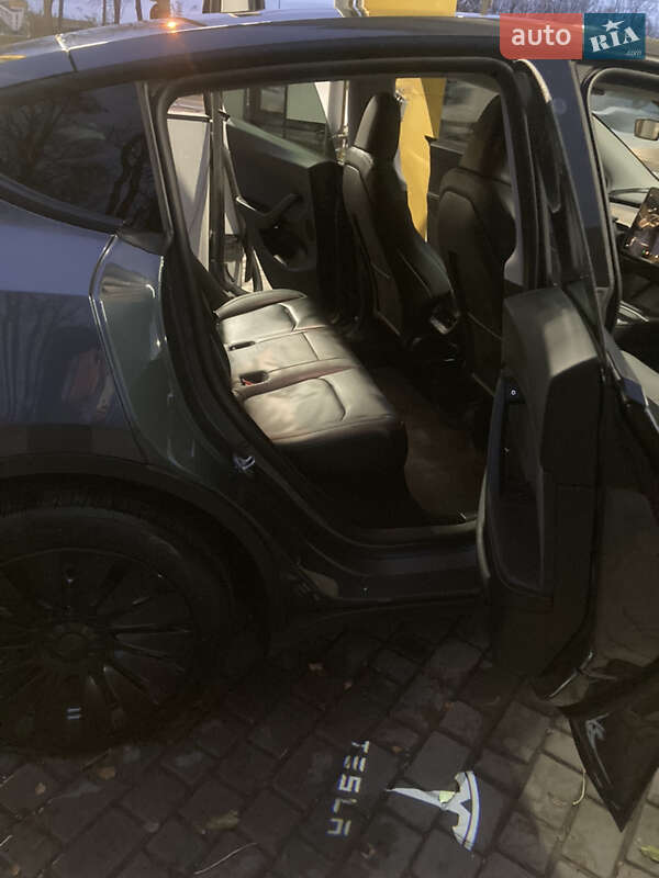 Позашляховик / Кросовер Tesla Model Y 2023 в Тернополі