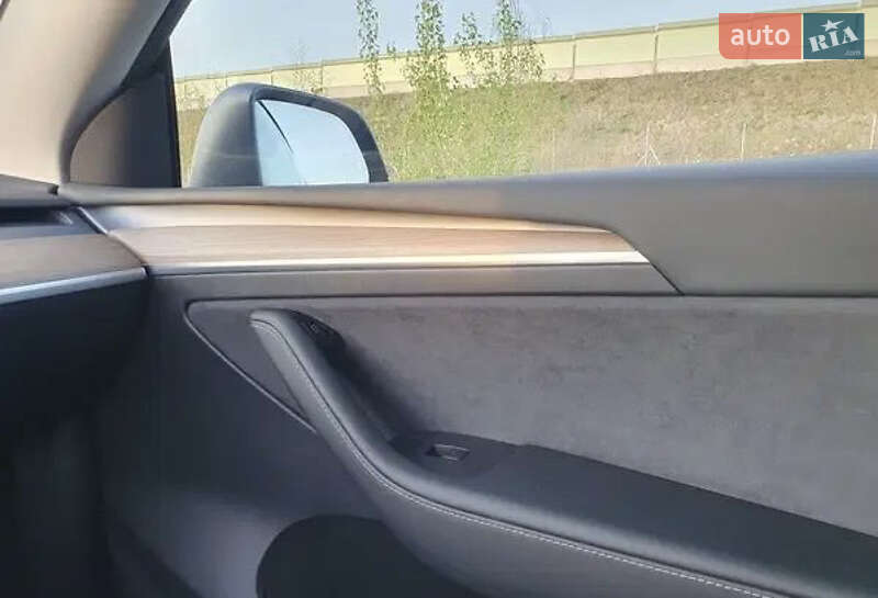Внедорожник / Кроссовер Tesla Model Y 2023 в Киеве