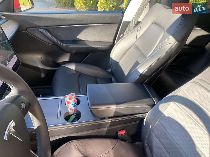 Позашляховик / Кросовер Tesla Model Y 2021 в Львові