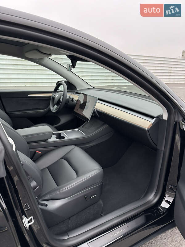 Внедорожник / Кроссовер Tesla Model Y 2023 в Львове