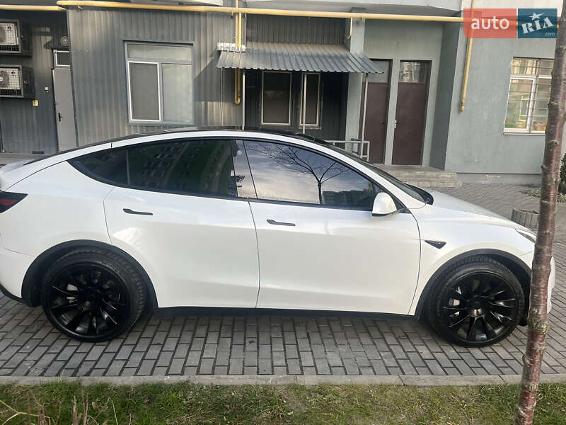 Позашляховик / Кросовер Tesla Model Y 2021 в Львові