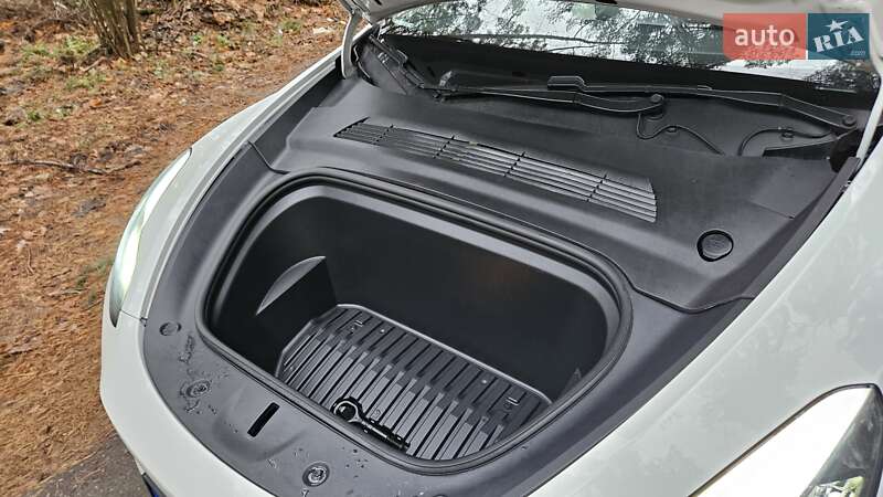 Внедорожник / Кроссовер Tesla Model Y 2020 в Киеве