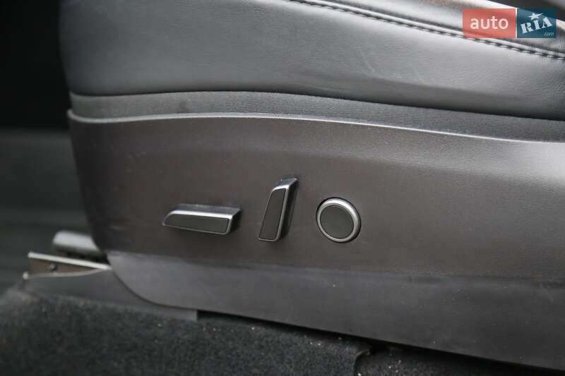 Внедорожник / Кроссовер Tesla Model Y 2023 в Киеве