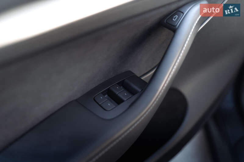 Позашляховик / Кросовер Tesla Model Y 2023 в Полтаві фото 26 Позашляховик / Кросовер Tesla Model Y 2023 в Полтаві