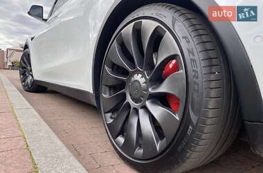Внедорожник / Кроссовер Tesla Model Y 2021 в 