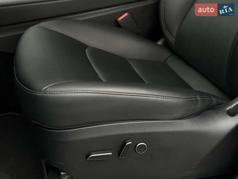 Позашляховик / Кросовер Tesla Model Y 2023 в Рівному