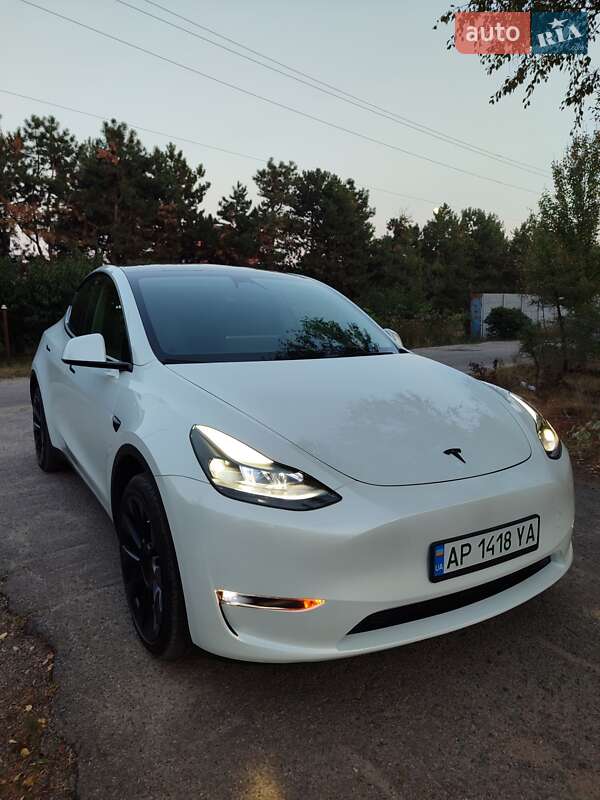 Tesla Model Y 2023
