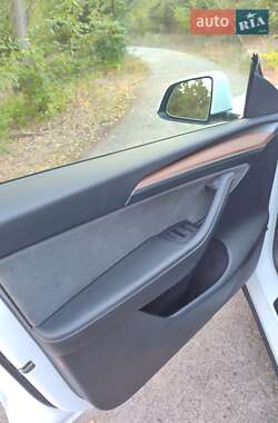 Внедорожник / Кроссовер Tesla Model Y 2023 в Запорожье
