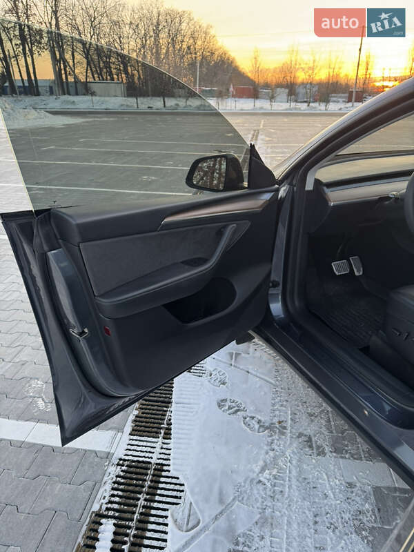 Внедорожник / Кроссовер Tesla Model Y 2023 в Киеве
