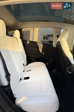 Внедорожник / Кроссовер Tesla Model Y 2024 в 