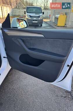 Позашляховик / Кросовер Tesla Model Y 2024 в 