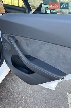 Позашляховик / Кросовер Tesla Model Y 2024 в 