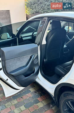 Внедорожник / Кроссовер Tesla Model Y 2021 в 