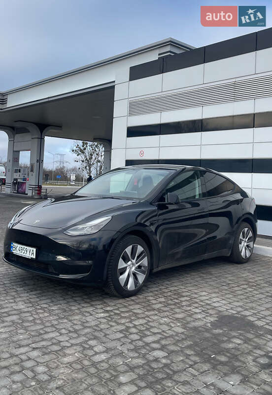 Внедорожник / Кроссовер Tesla Model Y 2022 в Ровно