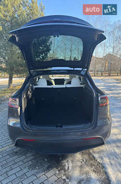 Внедорожник / Кроссовер Tesla Model Y 2024 в 