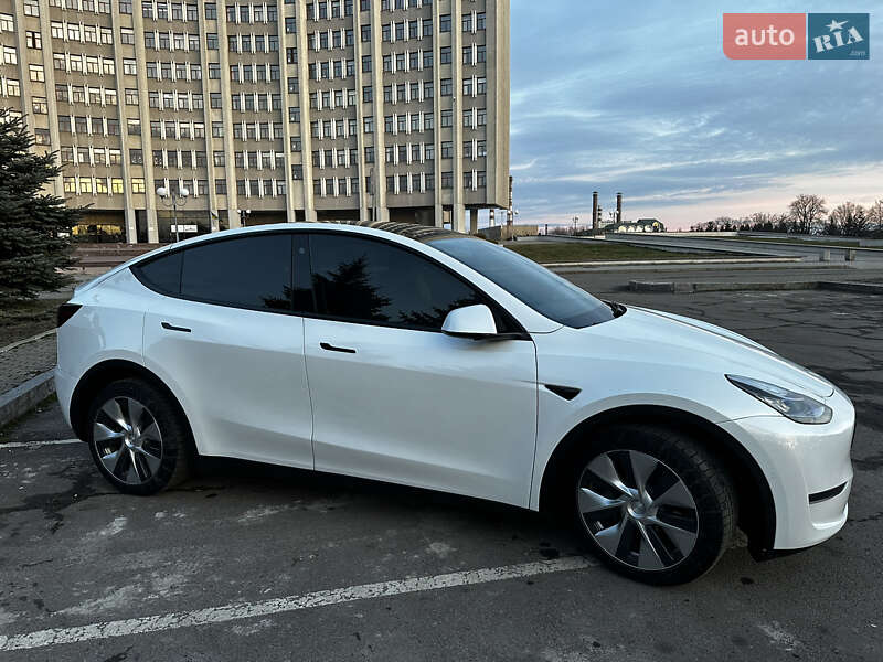 Позашляховик / Кросовер Tesla Model Y 2021 в Львові