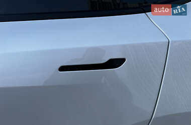 Внедорожник / Кроссовер Tesla Model Y 2021 в 