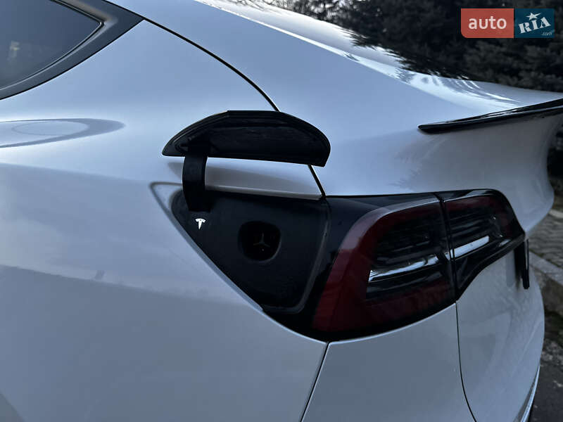 Позашляховик / Кросовер Tesla Model Y 2021 в Львові