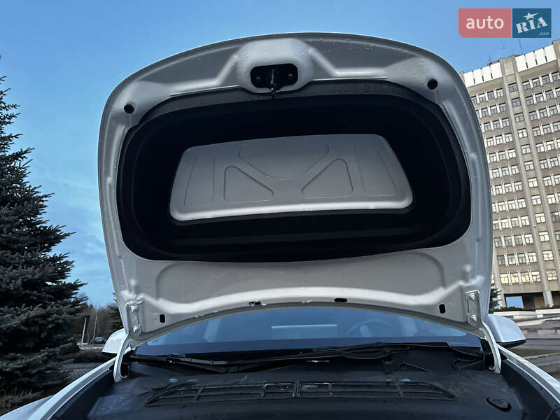 Позашляховик / Кросовер Tesla Model Y 2021 в Львові