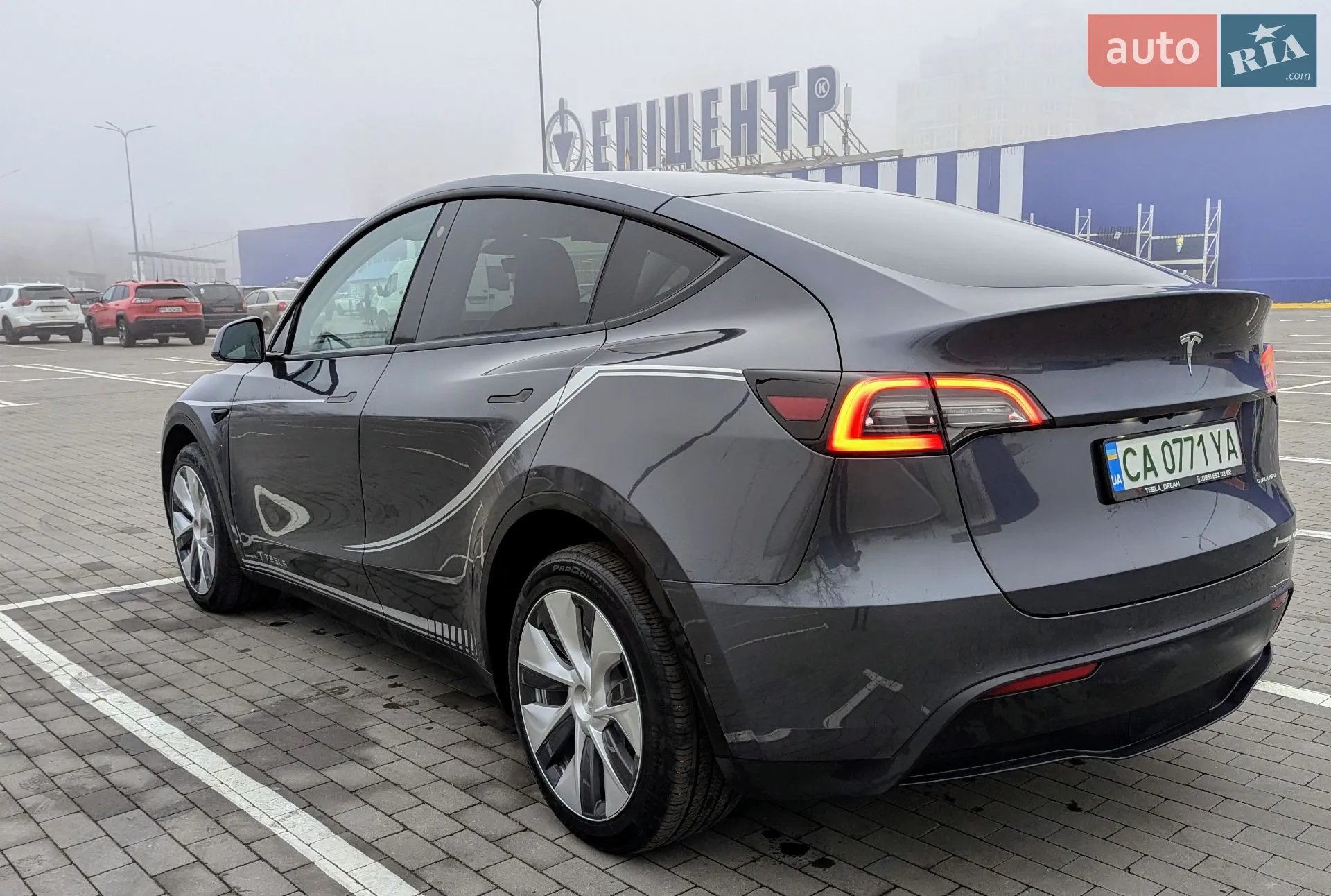 2022 Tesla Model Y - мініатюра 3