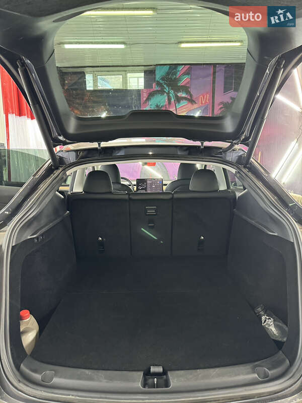 Внедорожник / Кроссовер Tesla Model Y 2023 в Киеве