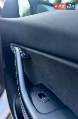 Внедорожник / Кроссовер Tesla Model Y 2021 в 