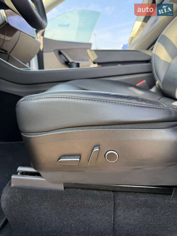 Позашляховик / Кросовер Tesla Model Y 2021 в Одесі фото 24 Позашляховик / Кросовер Tesla Model Y 2021 в Одесі